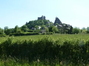 Najac from the road to the campsite. The village is dominated by the château and church.